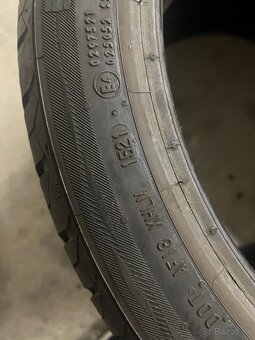 Pneu 235/40 R19 - 8