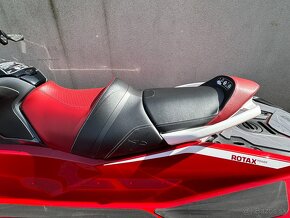 Skútr vodní Sea-Doo RXT XRS 3-up 325hp červený - 8