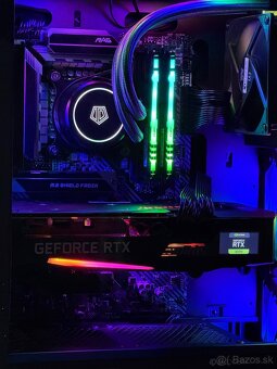 AORUS RTX 3070 MASTER (LCD displej) - 8