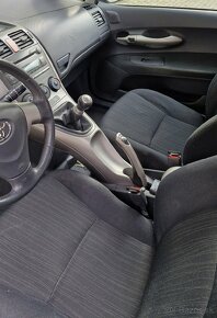 Toyota auris 1.4 d4d Diesel - 8