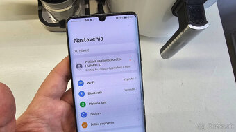 Huawei P30 Pro - jemná puklina na lcd - 8