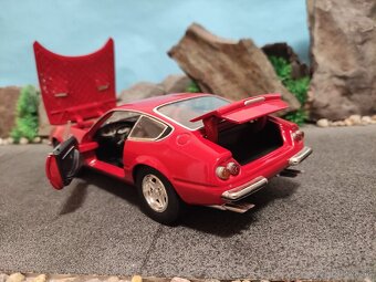 prodám model 1:18 ferrari 365GTB/4 Daytona - 8