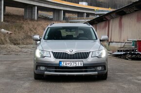 Škoda Superb Combi 2.0 TDI CR 170k Elegance 4x4 DSG - 8