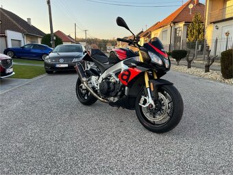 Aprilia TUONO V4 1100 RR - 8