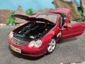 Prodám model 1:18 Mercedes Benz SL 500 2001 - 8