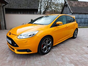 FORD FOCUS ST 2.0i - 8