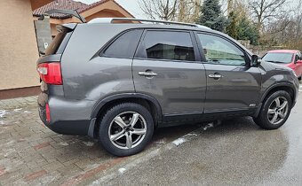 Kia Sorento - 8