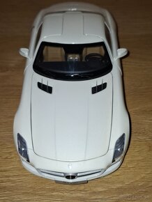 MERCEDES-BENZ SLS AMG 1:18 Minichamps - 8