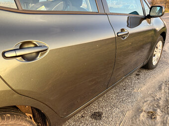 Toyota Auris 1.6 benzín, manuál, 2009 - 8