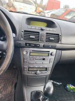 Toyota Avensis - 8