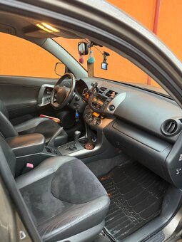 TOYOTA RAV4,r.v 2011, benzín,automat,4x4 - 8