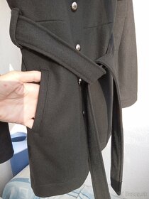 Čierny kabát ONLY na postavu s výraznou zlavou - 8