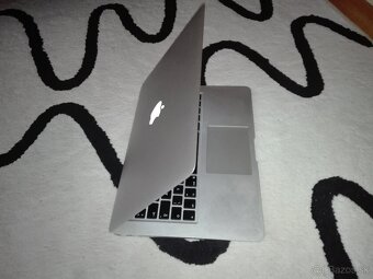 Apple MacBook Air. 13,3“. i5. SSD 256 GB. Nová nabíjačka. - 8