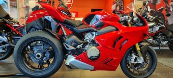 Ducati Panigale v4s 2024 - 8