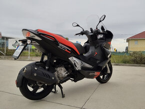 Aprilia SR 300 Max - 8