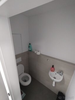 Prenajmem veľký 2-izbový byt 59 m², Bratislava Ovocné sady - 8