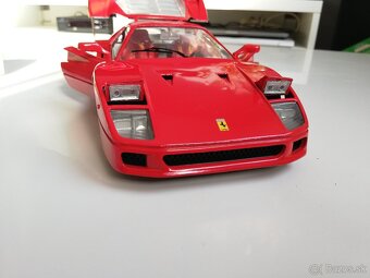 1:18 FERRARI F40 vyklapacie svetla - 8