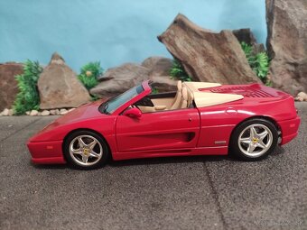 prodám model 1:18 ferrari F355 spider - 8