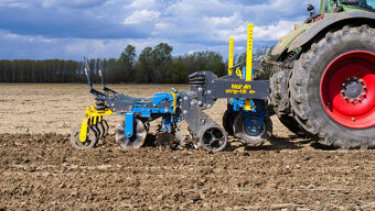 Medziriadkový kultivátor/ Strip till - 8