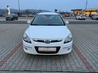 Hyundai i30 CW 1.6i 92 kw digi klima koupeno v ČR - 8