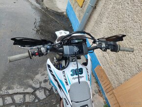 Yamaha WR250F - 9