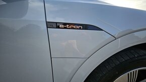 AUDI E-TRON QUATTRO 55 - 2x S-LINE 300KW TOP STAV ZARUKA - 9