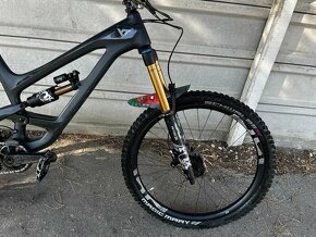 YT Capra 27 CF Pro Race L - 9