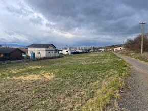 Predám pozemok určený na výstavbu rodinných domov Stošice - 9