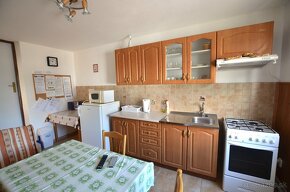 Rodinný dom s dvoma apartmánmi na predaj v Santovke - 9