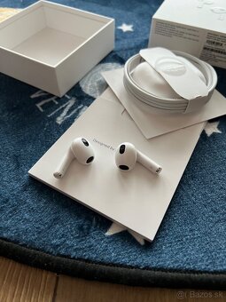 Apple AirPods (3. generácie) s Lightning nabíjacím puzdrom - 9