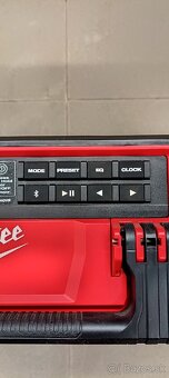 Predám stavebné rádio Milwaukee M18 - 9