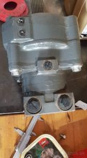 hydromotor char-lynn eaton case 40xt hydraulic drive motor - 9