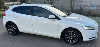 Volvo v40 model 2019 - 9