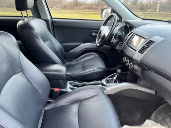 Mitsubishi Outlander 2.2 DI-D 4x4 7miest webasto navi xenon - 9