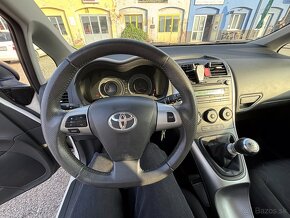 Toyota Auris Hatchback 2011 - 9