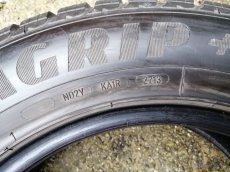 225/65R17 GoodYear UltraGrip+ SUV 4x4 - 9