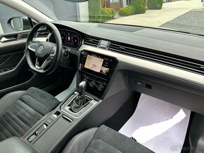 Volkswagen Passat Variant 2.0 TDI Elegance DSG - 9