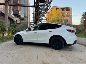 Tesla model Y long range - 9