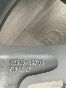 R17 ORIG. ALU KOLA HYUNDAI KONA 215/55/17 2022 + - 9