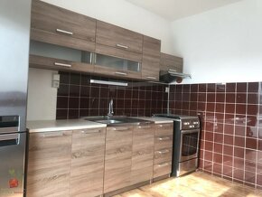 Velký 78m² troj izbový byt s lodžiou - 9