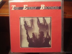 LP SEARCHERS EVERLY SHADOWS QUEEN TROGGS YARDBIRDS CARLISLE - 9