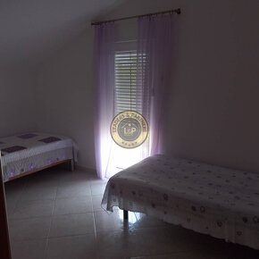 ZADAR - VIR, na predaj hned pri mori dom so 6 apartmanov, at - 9