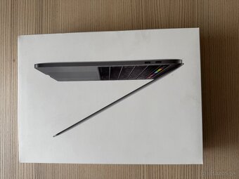 Macbook Pro 13,3 2019 - 9