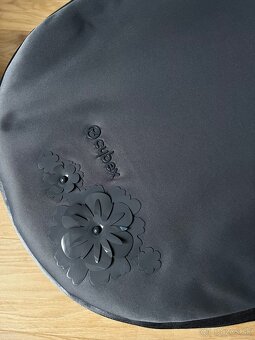 Nádherná vanička Cybex priam 4.0 simply flowers grey - 9