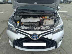 Toyota Yaris hybrid 1,5 54 kW automat, r.v. 2017 5 dverí - 9