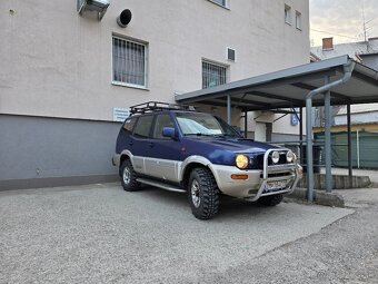 Nissan Terrano 2.4 - 9