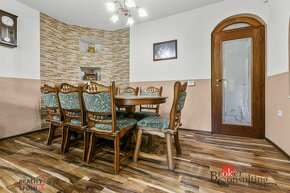 Veľkorysý rodinný dom/rodinná villa s vedľajšou stavbou na p - 9