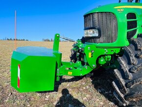 Přední tříbodový závěs METALPLAST pro traktory John deere - 9