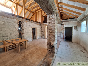 Priestranný dom v rekonštrukcii v krásnej dedinke Kamenica - 9