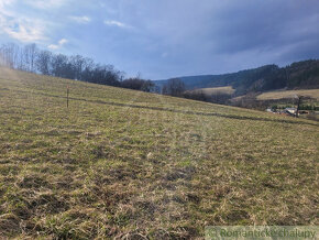 Stavebný pozemok s krásnym výhľadom nad obcou Jasenica pri - 9